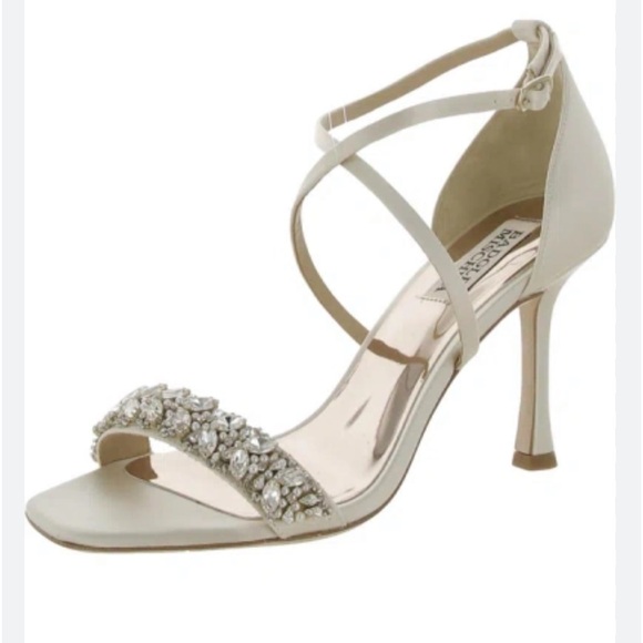 BADGLEY MISCHKA
Nala Curvy Stiletto
Heel Ivory Satin size 9 
$245 store display - Picture 3 of 16